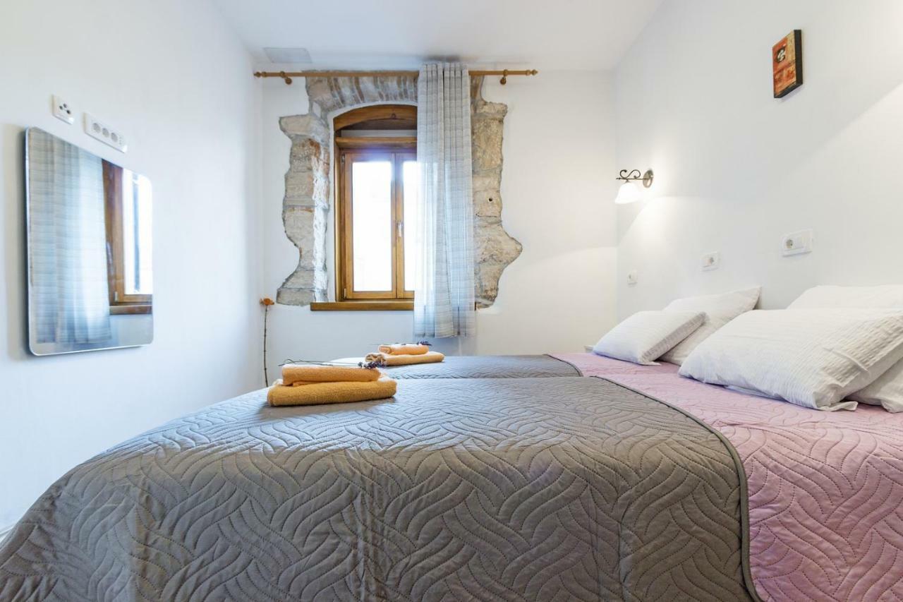 Cozy Apartment 10 Min From The Beach Pula Exterior photo